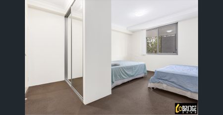 Stylish and Bright Two Bedroom Apartment with Views !!! - Photo 4