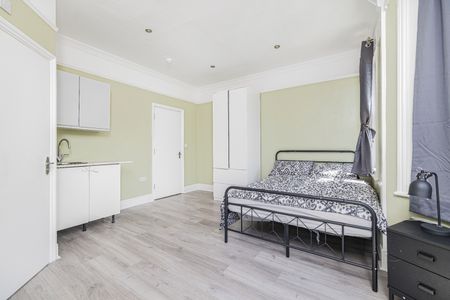 Room in a Shared House, Richmond Road, CR7 - Photo 5