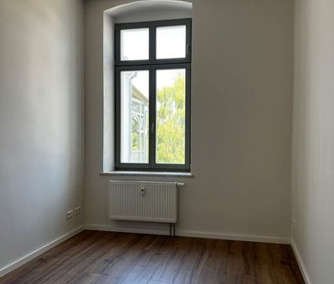 ERSTBEZUG - großzügige 4-Raum Altbauwohnung mit Veranda - Photo 2