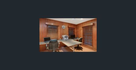 Spacious Family Home with Pool & Garden Maintenance Included - Photo 3