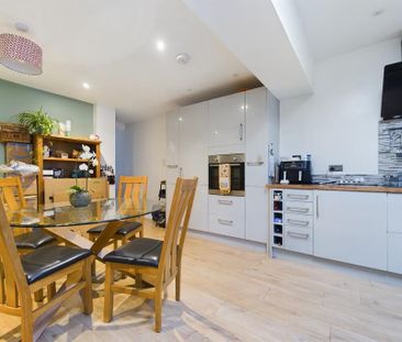 3 bedroom terraced house to rent - Photo 3