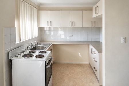 Two Bedroom Unit with Convenient Location! - Photo 2