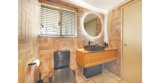 STUNNING Fully Furnished Unit Located in Bargara - Photo 1