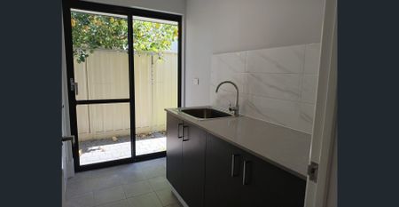 Riverton Gem: Comfortable, Low-Maintenance Home Perfect for Families - Photo 3