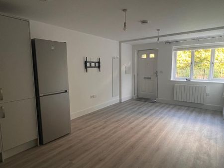 2 bedroom flat to rent - Photo 2