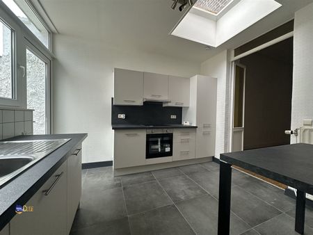 Ruime stadswoning met 3 slpks en koer - Photo 5