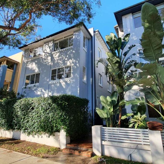 Beachside One Bedroom Apartment + Sunroom - Photo 1