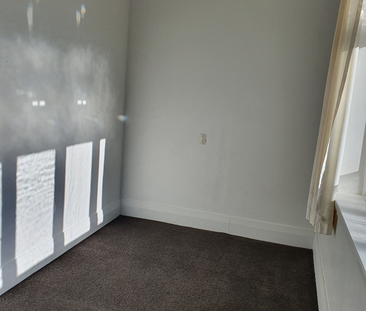 Two Bedroom Home - Lawns Included - Photo 3
