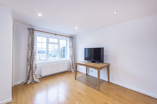 Available unfurnished now - Photo 1