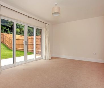 4 bedroom semi-detached house to rent - Photo 1