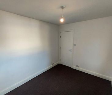 4 bedroom semi-detached house to rent - Photo 5