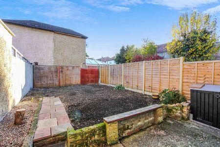 3 bedroom terraced house to rent - Photo 3