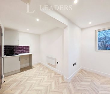 studio to rent Shinwell Walk, Henderson Road, Crawley, West Sussex,... - Photo 5