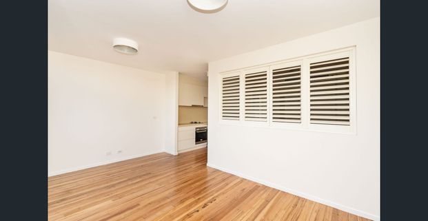 Immaculate 1 Bedroom Apartment - Photo 1
