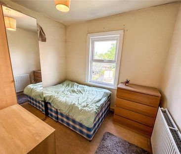 4 bedroom semi-detached house to rent - Photo 5