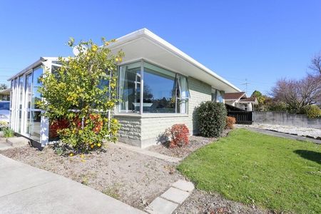 2 BEDROOM HOME IN BURNSIDE SCHOOL ZONE - Photo 5