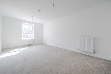 4 bedroom detached house to rent - Photo 4