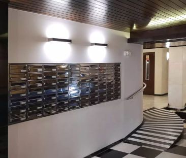 Spacious 4-bedroom apartment for rent in L'Esquerra de l'Eixample - Photo 2