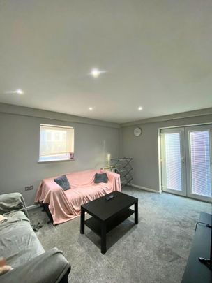 4 bedroom flat to rent - Photo 1