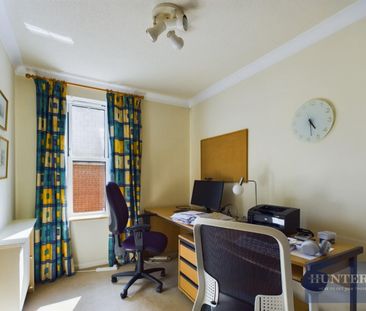 3 bedroom Flat To Let - Photo 5