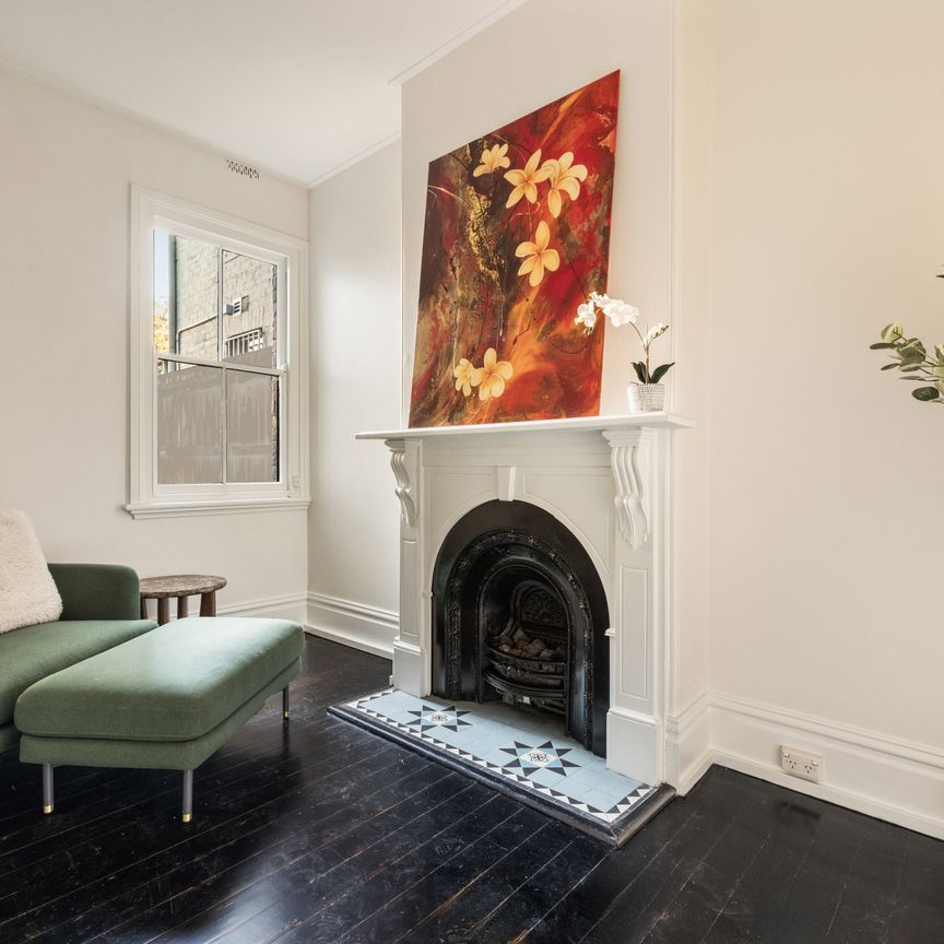 Four Bedroom Terrace with Rear Lane Access and Lock Up Garage - Offered Unfurnished - Photo 1