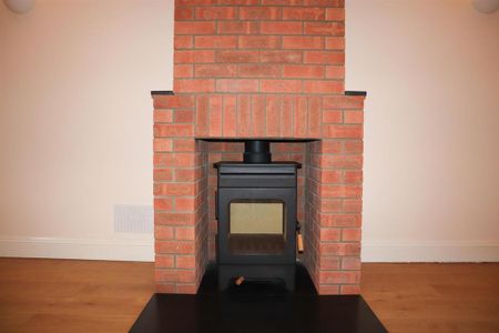 4 bedroom detached bungalow to rent - Photo 3