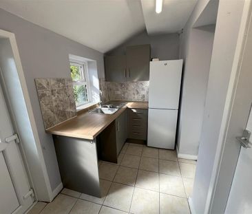 2 bedroom terraced house to rent - Photo 4