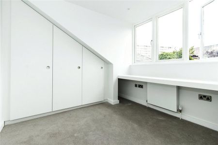 4 bedroom end of terrace house to rent - Photo 3