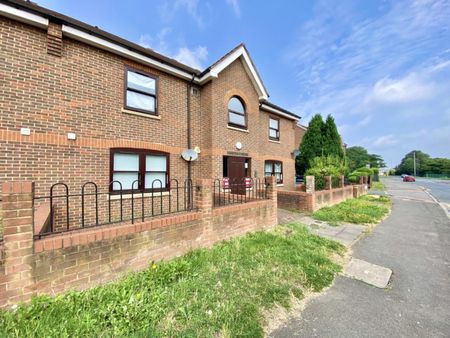 1 bedroom Flat To Let - Photo 5