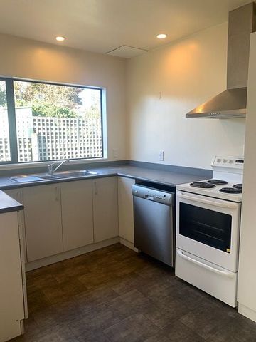 Charming 3BR Townhouse in Alicetown! - Photo 3