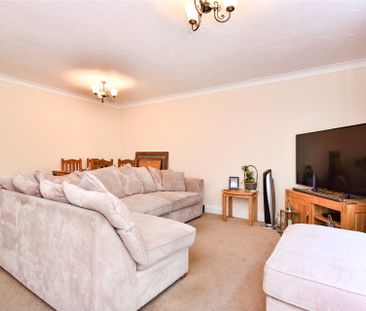 3 bedroom House in Bow Field, Hook - Photo 1