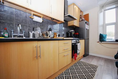 3 bedroom maisonette to rent - Photo 5