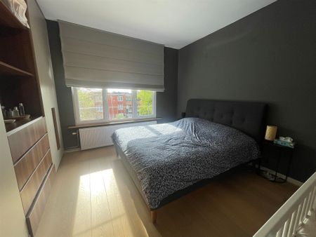 Prachtig 2 slaapkamer appartement met terras, autostaanplaats & kelderberging! - Photo 2