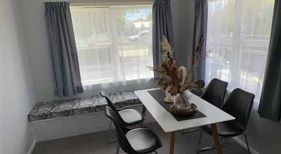 Family home, Great location - Photo 1