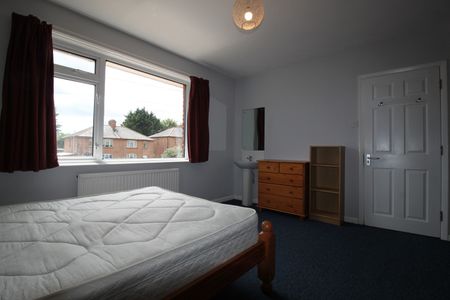 5 Bed Terraced House, Harefield Road, SO17 - Photo 2