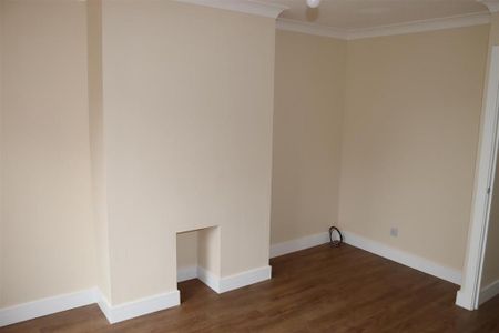 2 bedroom semi-detached house to rent - Photo 3