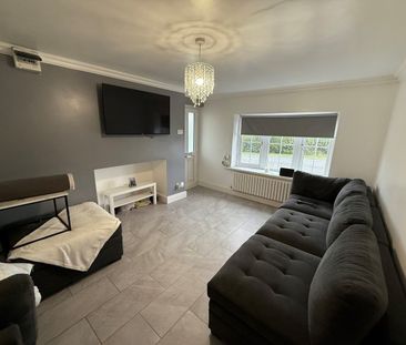 Oak tree Villa, Llanelli, SA15 - Photo 3
