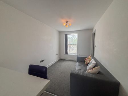 1 bed flat to rent in Warwick Road, Kenilworth, CV8 - Photo 2