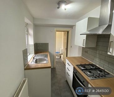 1 bedroom flat to rent - Photo 6