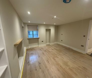 2 Bed Flat, Battersea Park Road, SW11 - Photo 1