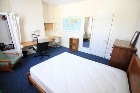 4 bedroom terraced house to rent - Photo 3