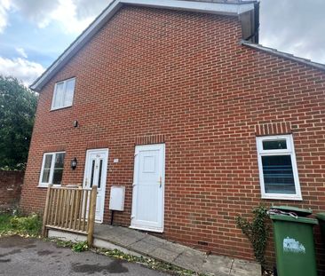 2 bedroom maisonette to rent - Photo 5