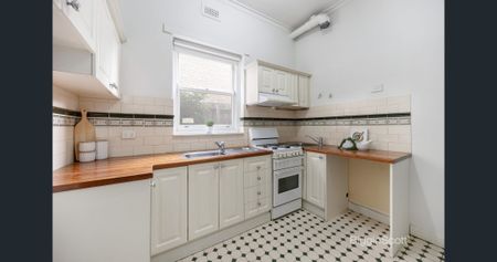 Spacious Art Deco Apartment in Prime Richmond Hill Location | 6 MONTH LEASE - Photo 3