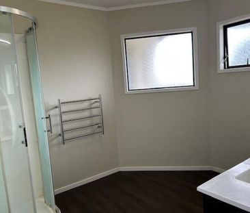 Spacious semi rural home in Matakana school zone - Photo 3