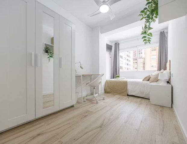 Carrer Campoamor, Valencia, Valencian Community 46022 - Photo 1