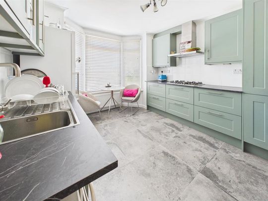 1 bedroom in a house share to rent - Photo 1