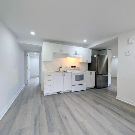 **Renovated 4 1/2, TOP Floor, Large Balcony-The Village/Downtown, Metro Papineau** - Photo 3