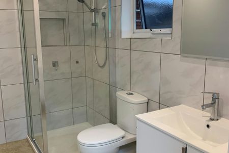 Modern 2-Bedroom Unit - Photo 5