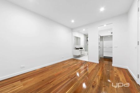 WHAT A LOCATION! - Photo 2