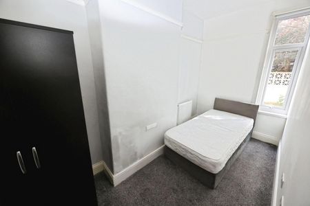 7 bedroom House To Let - Photo 2